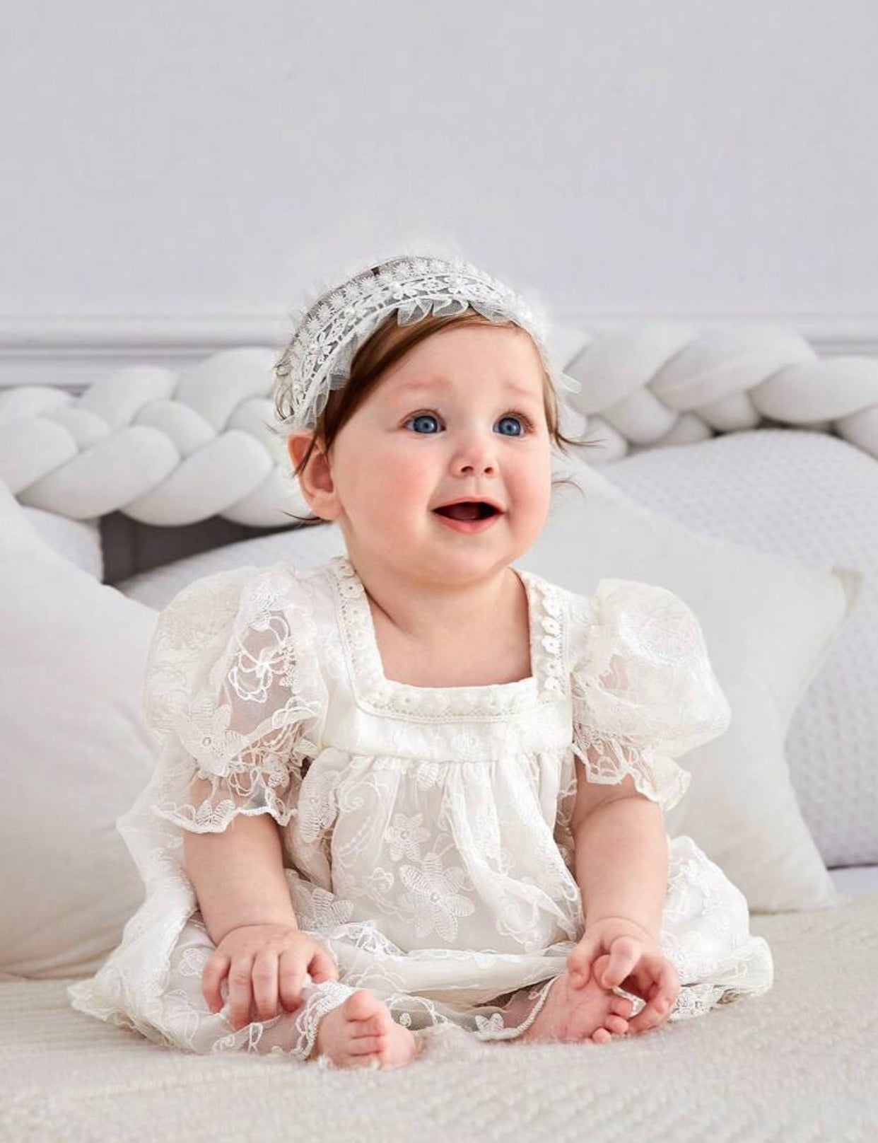 Vestido blanco para bebé niña